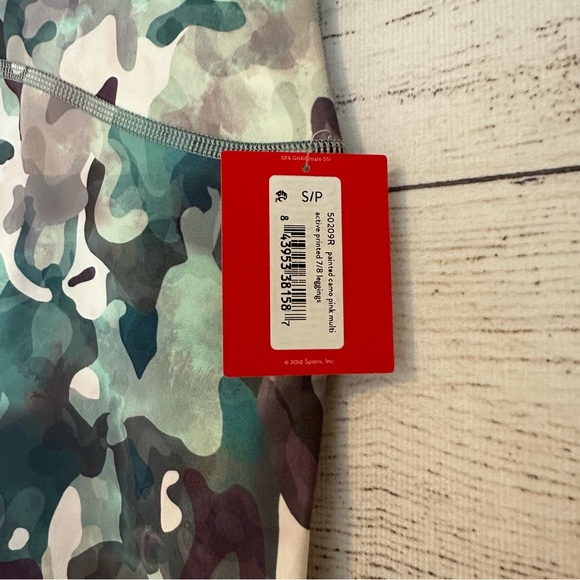 NWT Spanx Active Printed 7/8 Leggings in Painted Camo Pink/Muilt. - Picture 6 of 9